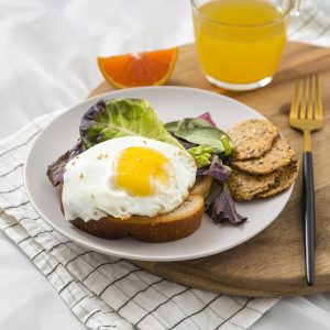2 EGGS ,BACON,2 SLICES OF TOAST,MUSHROOMS,TOMATO & CHIPS